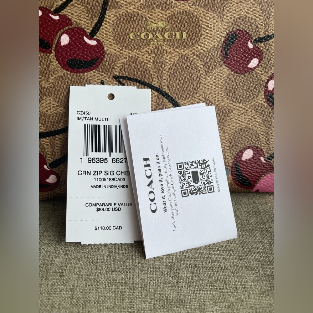 NWT！2PCS COACH MOLLIE TOTE BAG 25 IN SIGNATURE WITH CHERRY AND WRISTLET - Picture 11 of 11